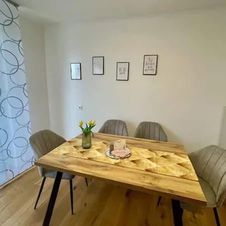 Appartement Wohlfuehloase Mit Parkplatz Graz